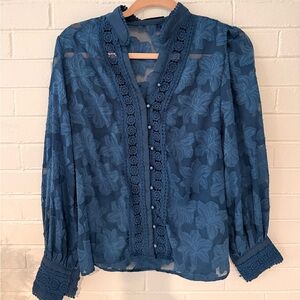 Chic Floral Lace Women's Blouse in Blue
